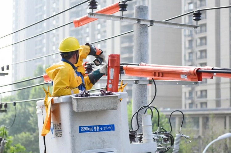 Grandtime H8 4G smart helmet camera assist State Grid and Southern Power Grid smart power digitalization program